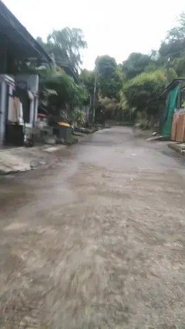 Alhamdulillah..... Antaran Batrisyia... Pas LG anter Batrisyia ada stok keripik singkong lgsg mau jg MB y... Alhamdulillah sdh tau rasa jd ketagihan 🤗😁🥰 Semangattttt semangattt menjemput Rezqi hari ini ...🔥 #tokoonlinebatrisyiamerrybalikpapan #keripiksingkongpedasmanisbalikpapan #semangatmenjemputrezeki 