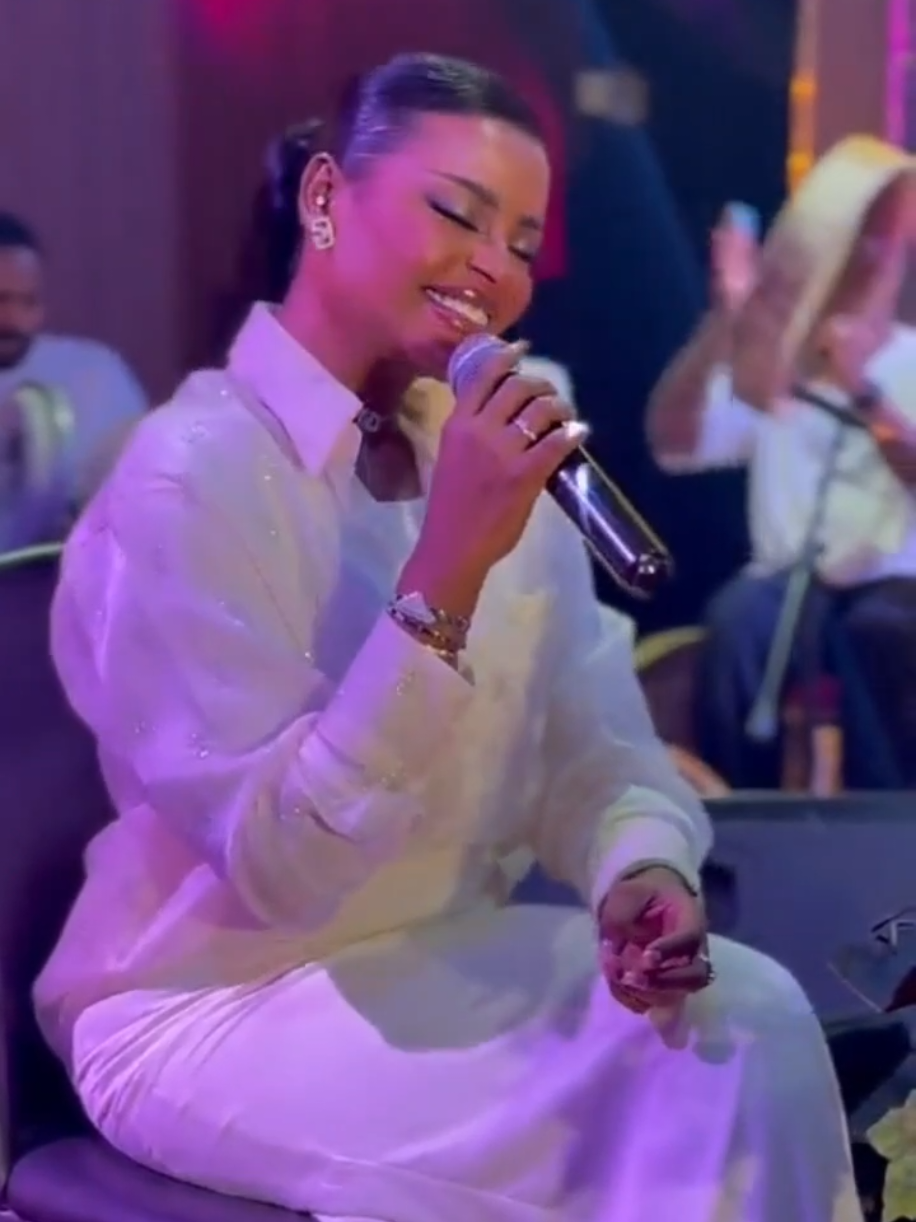 العاصوف غناء الجوهرة السمراء فطوم المهندس احساس عالي 😍❤️😍#فطوم_المهندس #الفنانة_فطوم_مهندس #اكسبلور #foryou #السعودية 