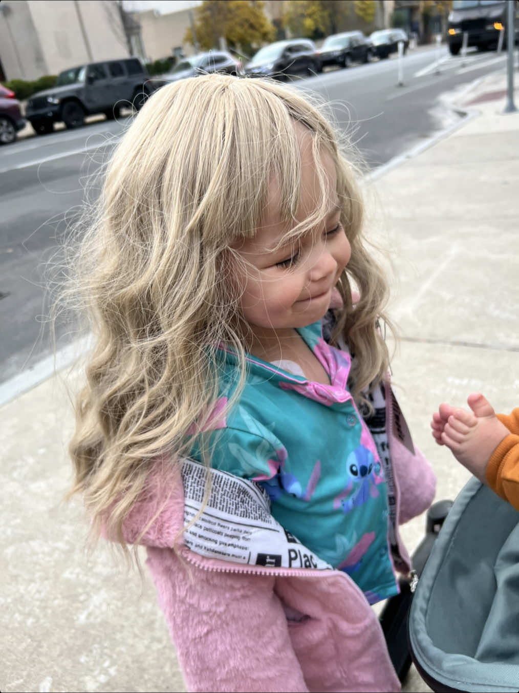 Seeing her smile like this just made my heart melt 🥹💛 my little swiftie #taylorswift 