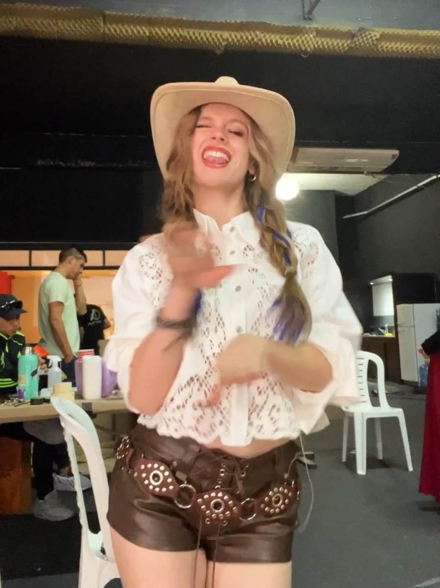 De qué canción se disfrazan este halloween?? Yo #censura 🏜🤠 #halloweenlook @K4OS 