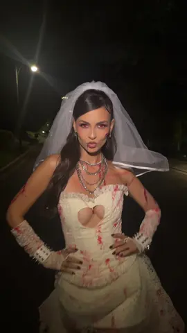 Sending love to the horror girlies 🔪🩸 #lovezombie 