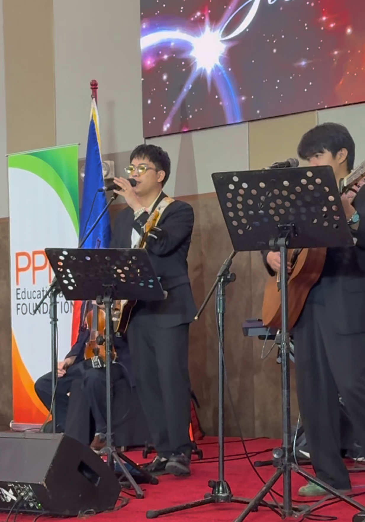 Thank you, Phoenix Publishing House, for always having us! Ang saya kantahin ang How Deep Is Your Love — dito talaga ramdam ang #AlagangMahalaga!   📞 For bookings: 09179071031 📧 Email: pbuildex@gmail.com