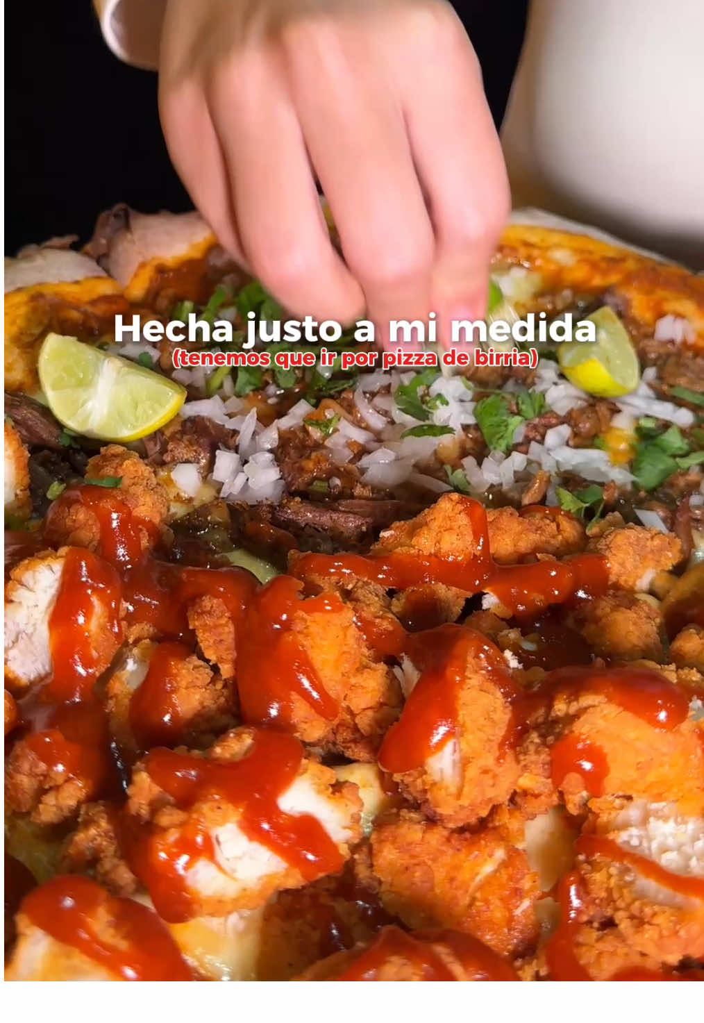 Está es una señal para que vayas por una pizza de birria 🤤 #infamouspizza #birria #novios #pizzatime #pizzabirria 