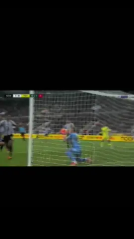 والله يالحارس ذااا ناشب خلها تدخل ياخوي مو داخله بيتك هي!!#4u #explor #tottenham #spurs 