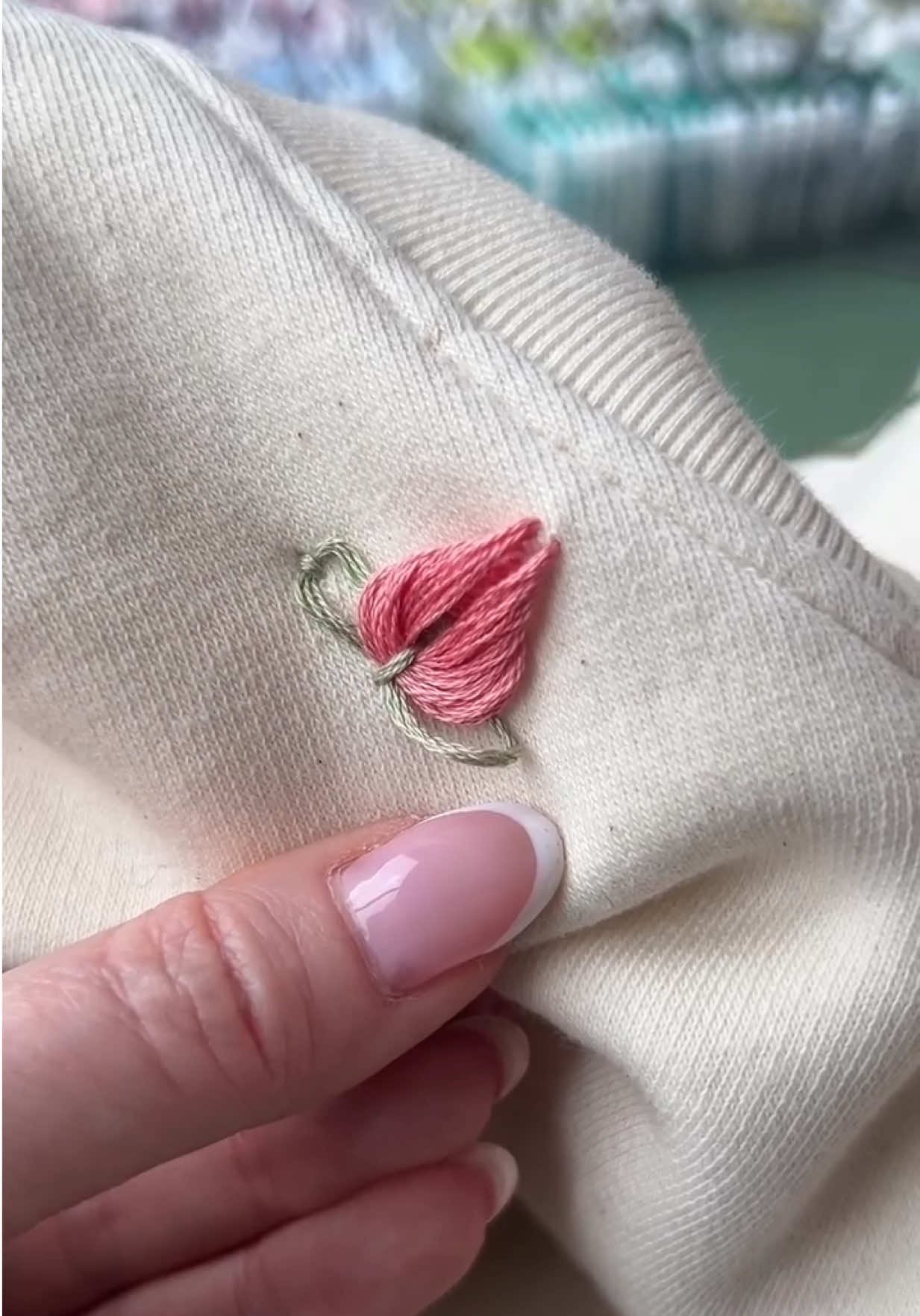 Simple small flower embroidery, today's needlework practice.#手工刺绣 #手工diy禮物 #handmade #embroidery #handembroidery 