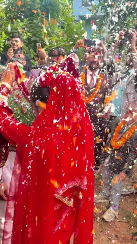 ल्याउनु भो जन्ति नचाउदै फनफन्ति @Gone Es Sapkota #luckiest #newlymarried #SuSh #SG❤️ #DedicateForHusband 