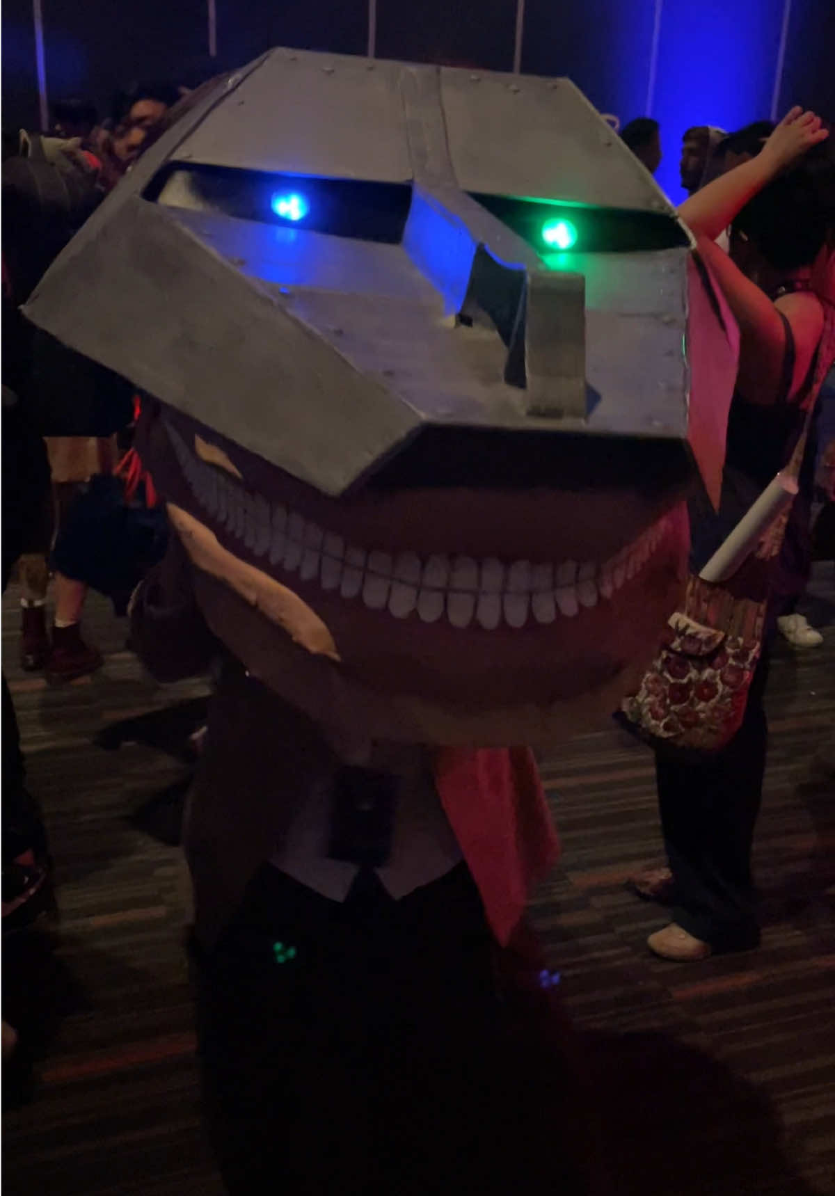 Cart Titan dance🕺🏻#halloween #halloweencostume #AttackOnTitan #costumeideas #costume 