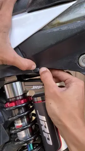 Ganti shock belakang beat karbu #shockbreaker #beatkarbu #beatkarbumodifikasi 