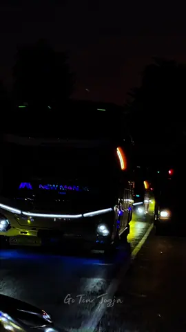 cessssss pokoke manut sek buka dalan @Bimanugroho @yoppiemeneh @Adit N.A @SronggotEuroPapat @oke-wellwell😎😎 #newmanja #jetbus5 #adiputro #buspariwisata 