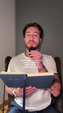 hoy me desperté y ya no te extraño y tengo que admitir que es un sentimiento extraño…#lalowellness #poesia 