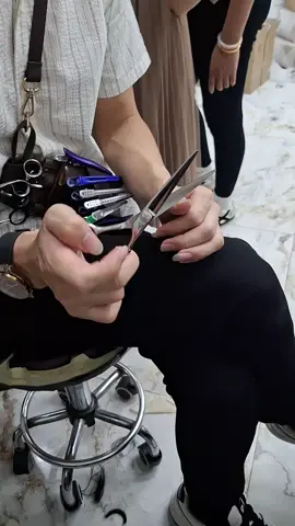 Khách chọn kéo . 