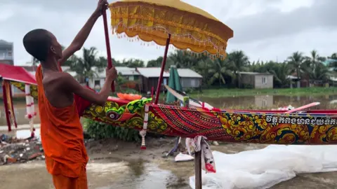 Hẹn mn tối nay tại chùa Tứk nè nha qua chơi chổ ghe nha 🥰#duaghengosoctrang 