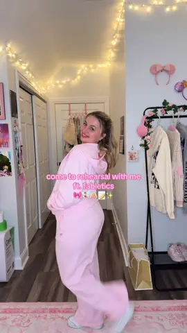 #fableticspartner the life of a @Fabletics showgirl🎀  #fabletics #sweatsuit #theatrekidfashion #rehearsaloutfit 