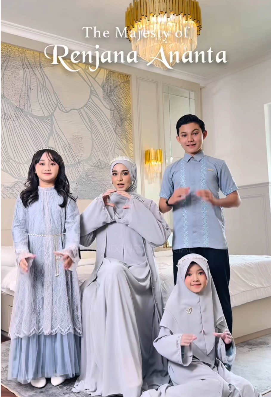 Oktober “O” nya apa nih Queens ??🫣 Pastinya Order Renjana Ananta sekarang jugaa dong🔥 Yuk buruan order, jangan sampe kamu ketinggalan ga order Renjana Ananta‼️ #fyp #sarimbitkeluarga #familyset #sarimbitelha2026 #bajulebaran 