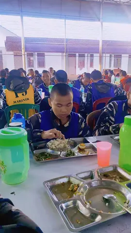 Ngga cuma Egi lho.. Ada sapa lagi nih di Barak Siswa #kdm #barakmiliter 