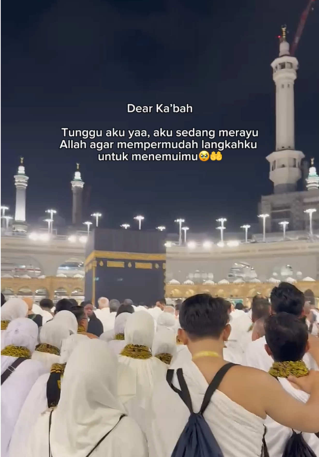 Hidupmu tidak akan pernah sama lagi setelah pulang dari tempat ini Di tanah suci, kita belajar… Bahwa pulang bukan hanya soal kembali, tapi tentang membawa hati yang telah disentuh oleh ketenangan.✨😭❤️#ownerkenanhijabindonesia #ownerkenanhijab #buownerkenan #kenanhijabindonesia 