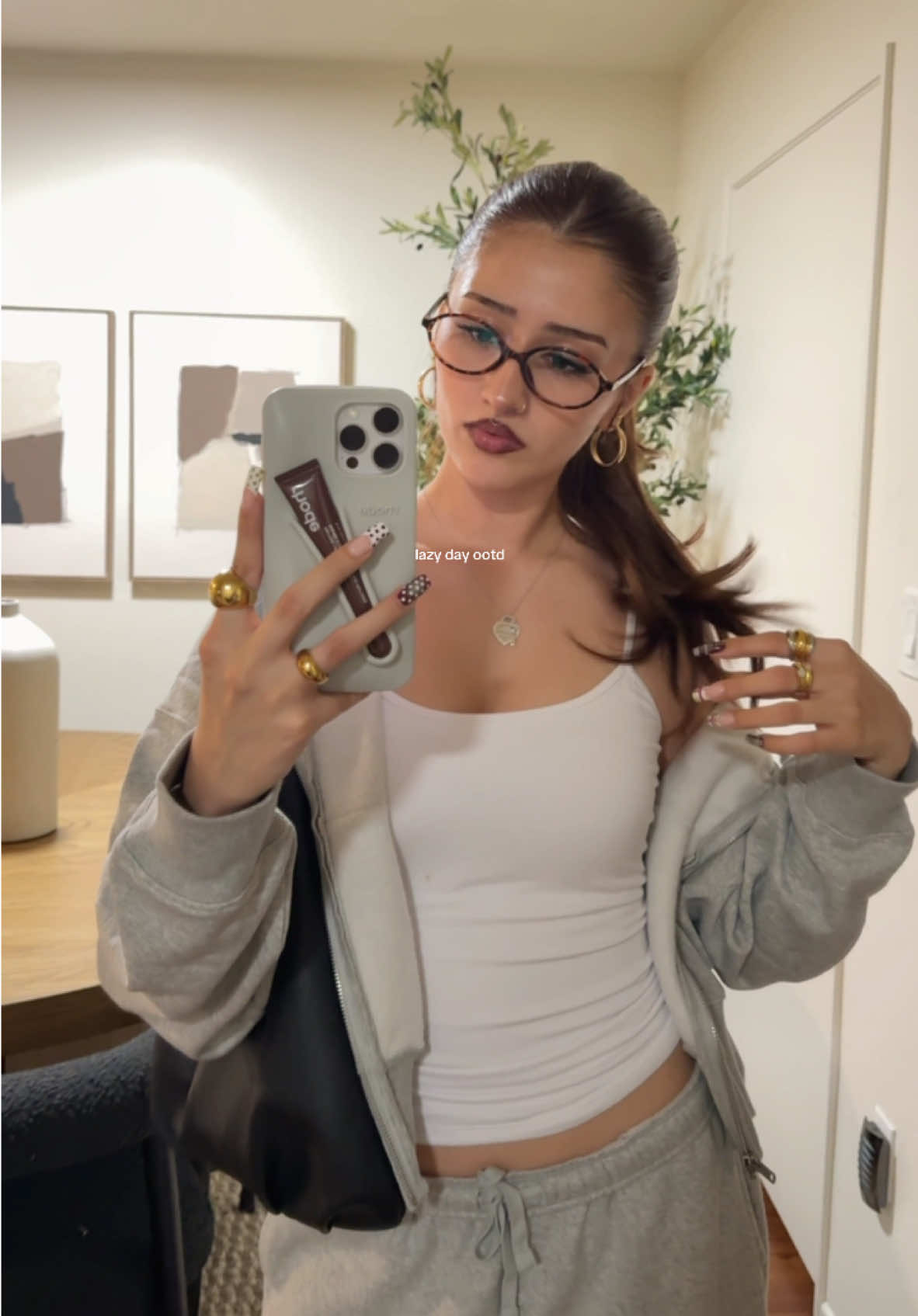 this sweat set from @Gap is my newest obsession. i need every color NOW 🙂‍↕️ as someone w long legs (5’7) i’m so happy i finally found long sweats #OOTD #sweatset 