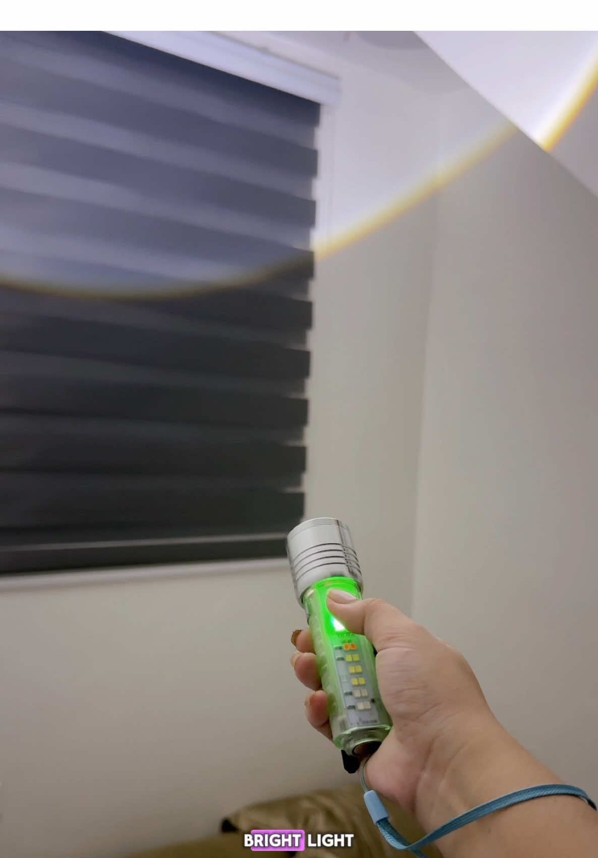 Handy plus multifunctional? Get this for yourself! Promise, kailangan at kakailanganin mo ‘tong flashlight na to. 💯👍 #Flashlight #flashlightforemergency #Flashlightforcamping #EmergencyLight #MultifunctionalFlashlight 