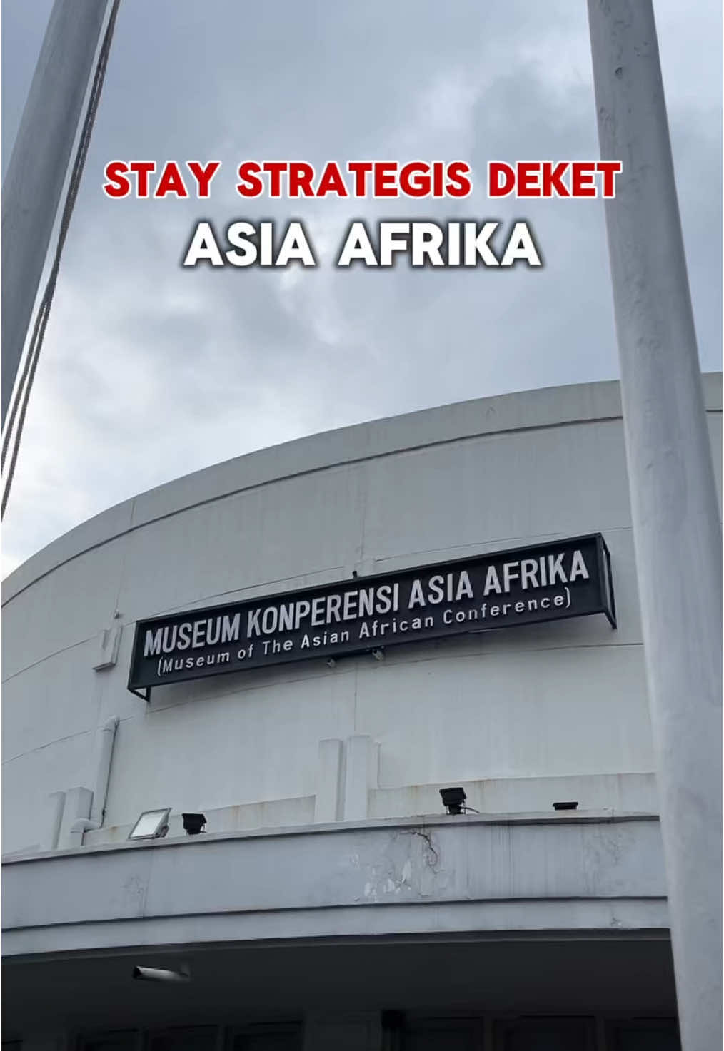 Liburan ke Bandung makin gampang bareng RedDoorz! Stay strategis deket Asia Afrika, kulineran gampang, ke spot hits juga tinggal jalan kaki 😍 Download aplikasi RedDoorz sekarang dan pakai kode promo YUKNGINEP biar liburan kamu makin hemat, nyaman, dan berkesan! ❤️ #RedDoorz #RedTRavelers #YukNginep #BandungTrip #BukaSemuaPintu