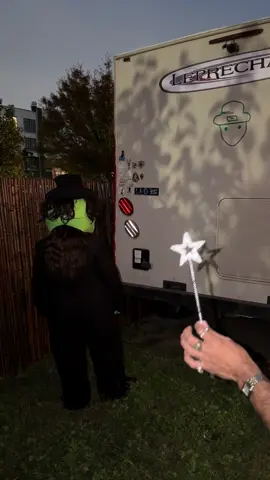 Elphaba!! Elphaba!!! @mishadoodle 