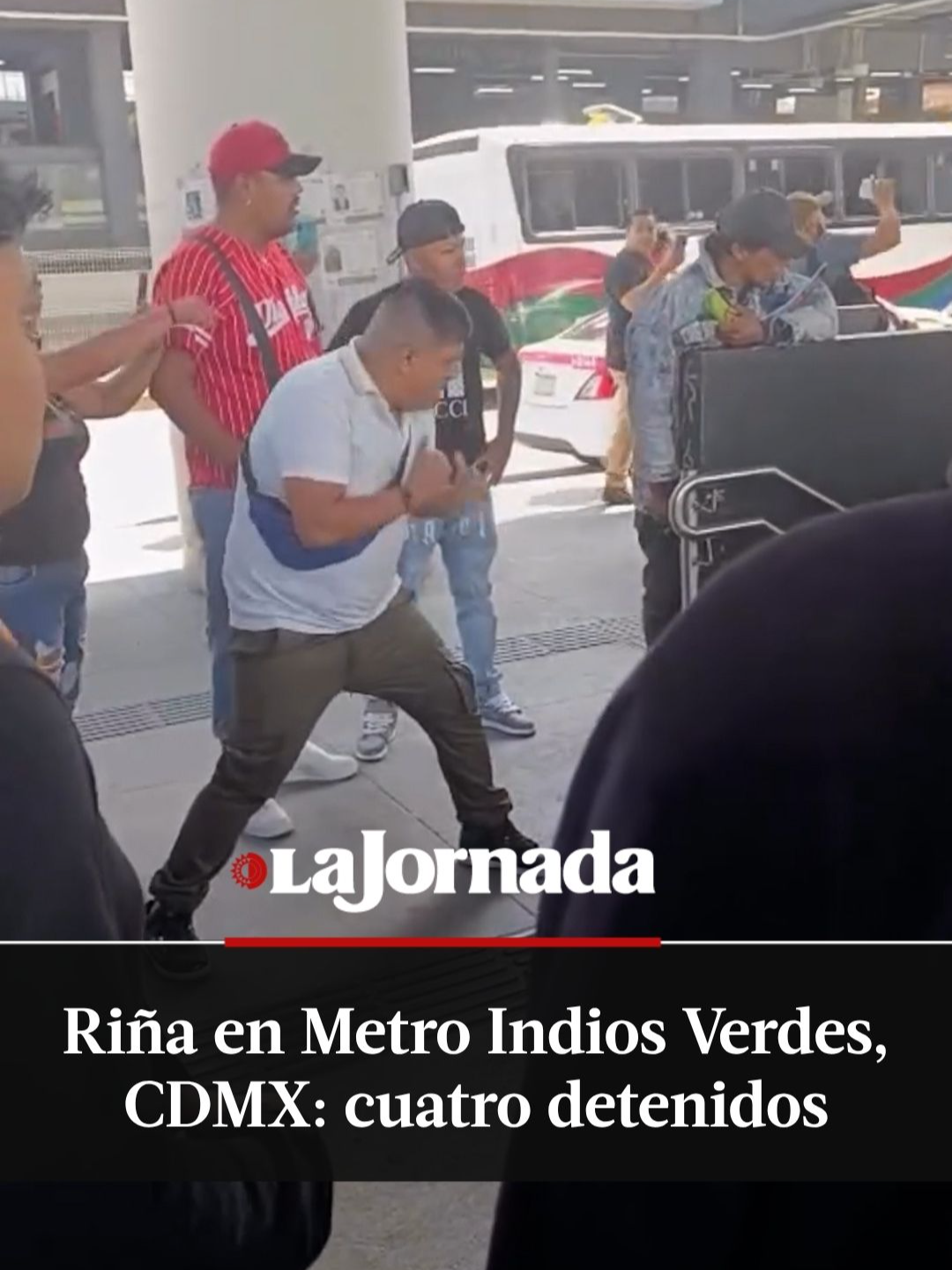 Cuatro hombres detenidos tras riña en Metro Indios Verdes por intento de ingreso gratuito. Dos policías heridos. #Metro #CDMX #IndiosVerdes #SeguridadCDMX #Riña #Detenidos #CDMX #SSC #Metro