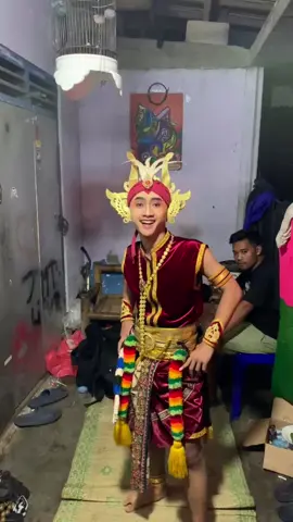 Yg minta spil mas Dino, Idolane arek