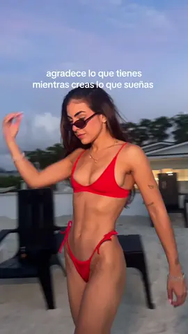 agradece lo que tienes, mientras creas lo que sueñas 🍓🌄 #marylu #grateful #dreamscometrue 