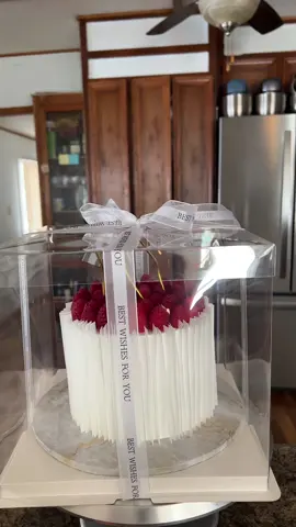 Pastel 6 pulgadas pan de fresa relleno de fresa tres leches decorado con papel de arroz y frambuezas #Minnesota #birthdaycakeideas #perfectgifts #cakedecorating #reposteriacasera 