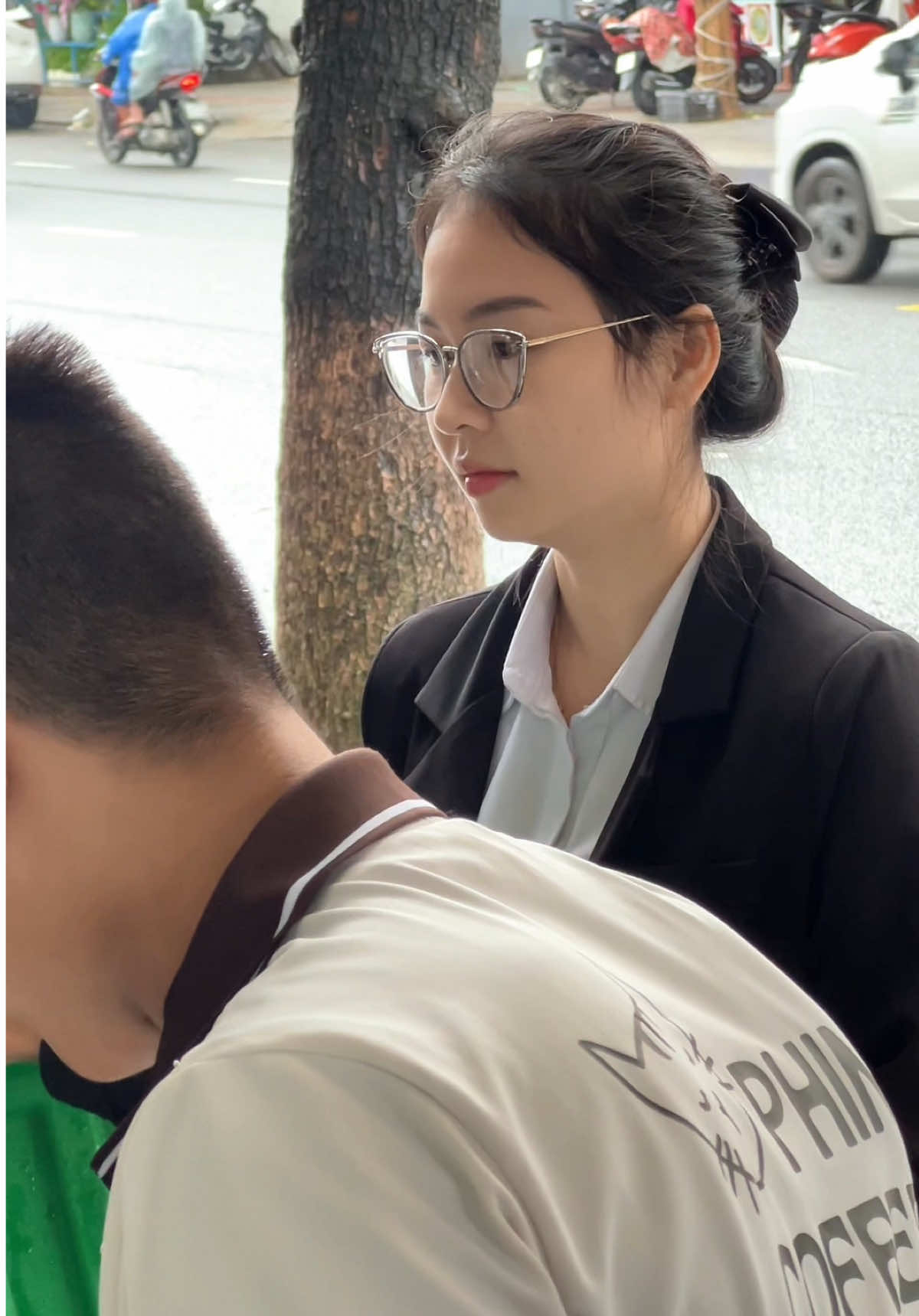 Thật tình cờ. Chủ nhà mình cũng là khách hàng của ẻm #danang #phincoffee #caphemuoi #caphephin 