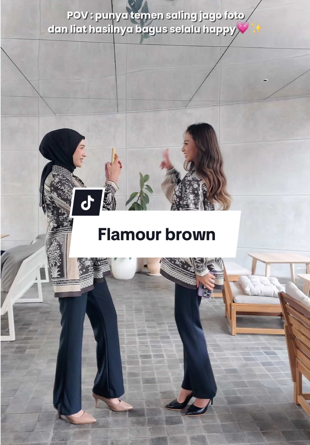 Di pake couplean bareng bestie  ternyata cakep banget😍 sizenya lengkap, cek di keranjang kuning👆🏻#promoguncang1010 #gajiansale #kemejawanita #kemejamotif #kemejajumbo 