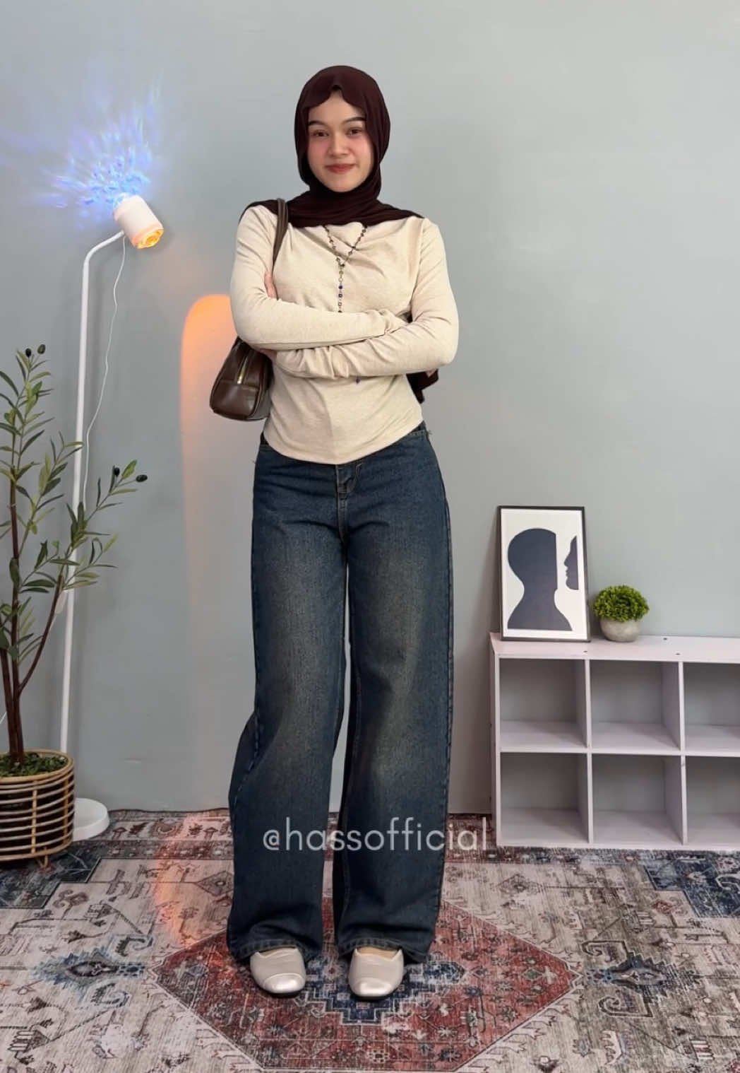 outfit simple pakai baggy jeans berhijab 💕 #baggyjeans #baggy #baggypants #ootdhijab 