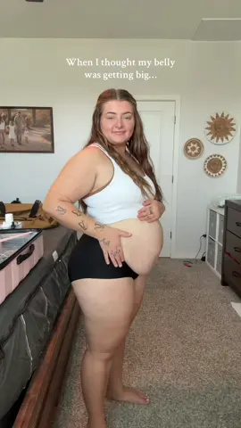 What a difference 16 weeks can make 🙈😂 #35weeks #momof4 #pregnancy #apronbelly 