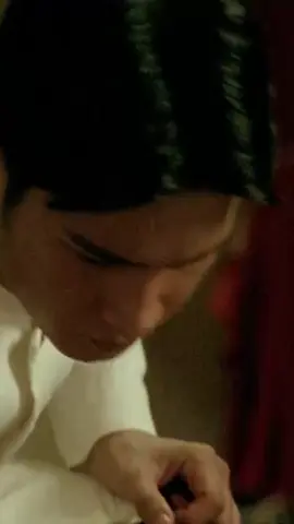 พลังเสียงระนาดที่อยู่เหนือกาลเวลา! มหาคีตกวีผู้สืบสาน 'จิตวิญญาณไทย' ให้คงอยู่ตลอดไป! เมื่อระนาดเอกไม่ได้เป็นแค่เครื่องดนตรี แต่มันคือลมหายใจและเกียรติยศ! นี่คือเรื่องราวของ หลวงประดิษฐไพเราะ ผู้มีพรสวรรค์ที่ใช้เสียงดนตรีต่อสู้เพื่อรักษา 'แก่นแท้ของความเป็นไทย' ในยุคแห่งการเปลี่ยนแปลง! หนังที่ทำให้คนไทยทุกคนรู้สึกภาคภูมิใจในศิลปวัฒนธรรมของชาติ! #โหมโรง #ดนตรีไทย #ระนาดเอก #มรดกไทย #ความภาคภูมิใจ