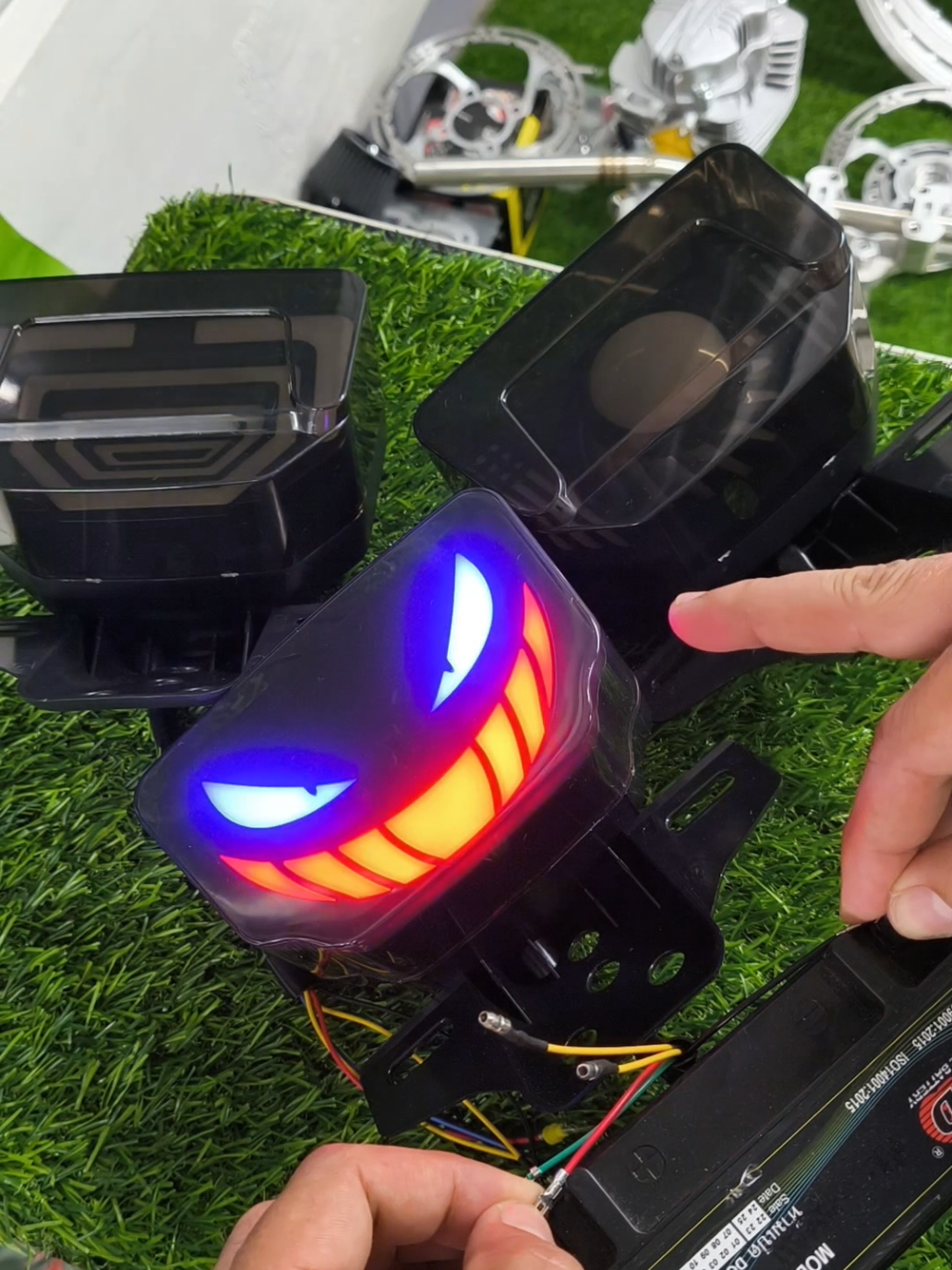 Grabing tail light to😈🔥 #LED #taillights Tmx, Rusi, Racal, skygo, barako, pinoy, motoposh, euro, ext #PANTRA #streetbikeconcept #motorshow 