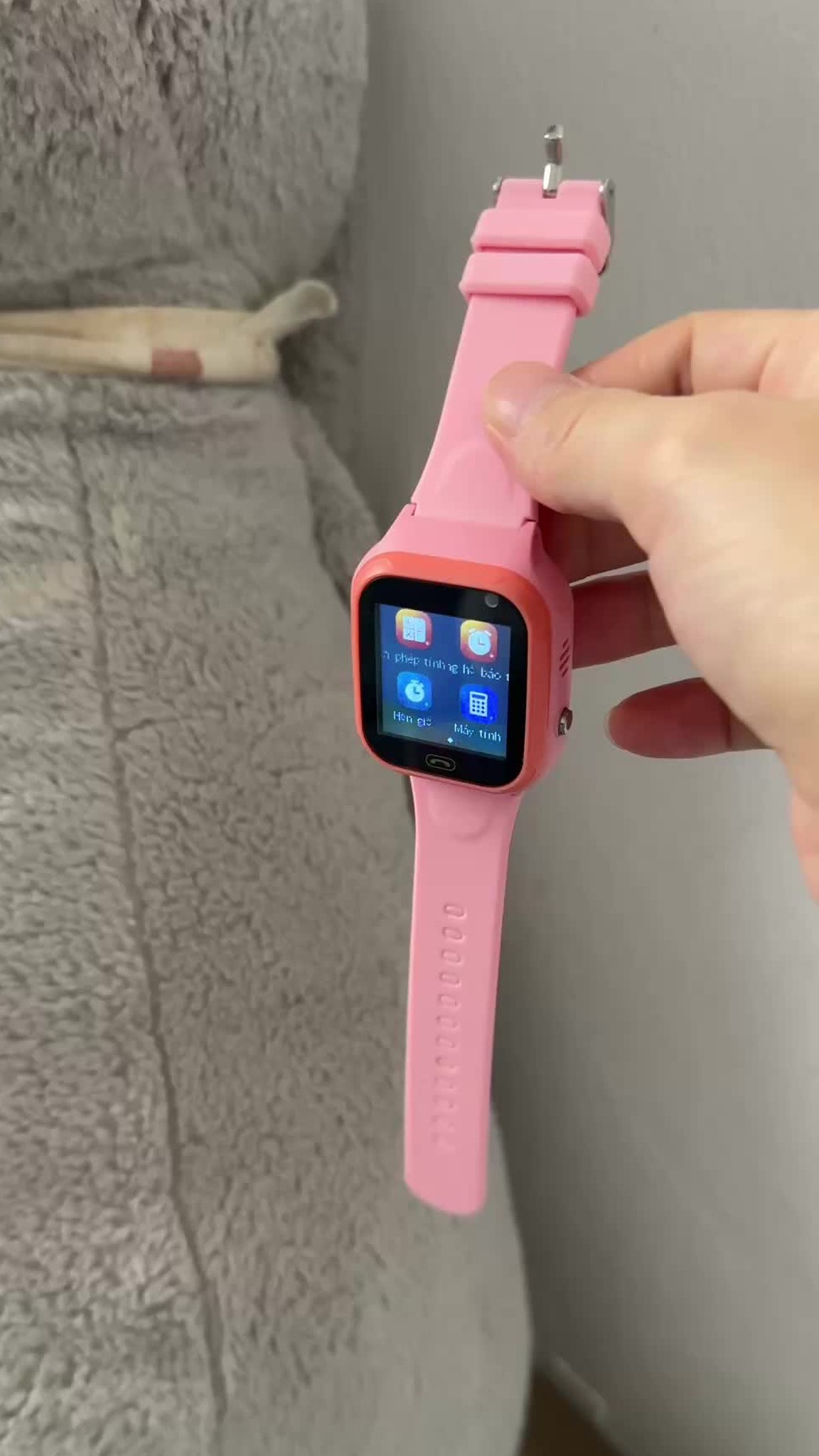 Đồng hồ thông minh trẻ em A66 size nhỏ cho bé từ 5-10 tuổi, nghe gọi, định vị, gọi video, kháng nước 