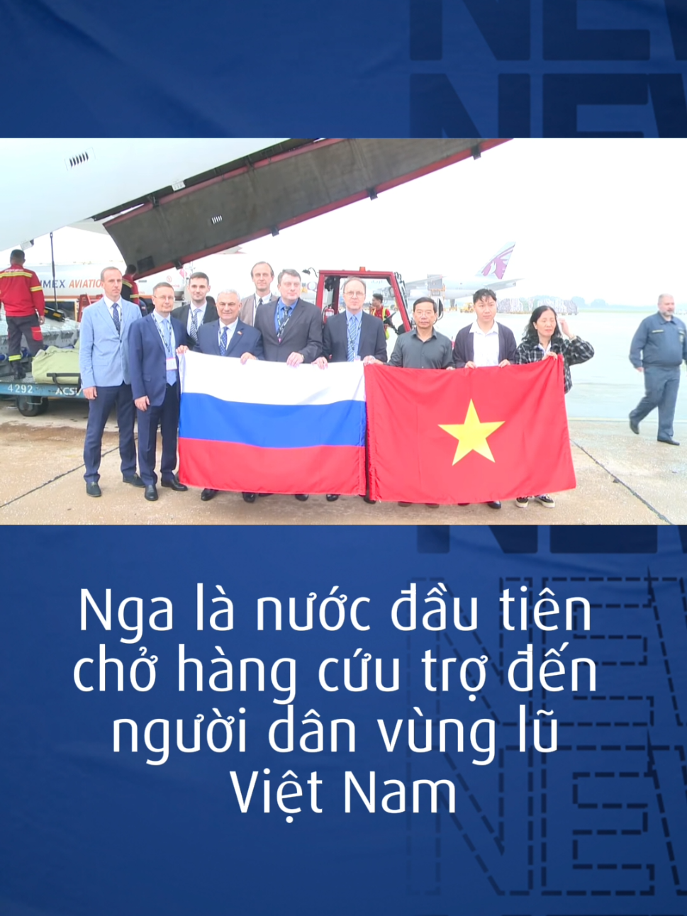 Sáng ngày 30/10, máy bay IL-76 đã chở hàng cứu trợ của Nga đến sân bay Nội Bài và được đội ngũ nhân viên Vietjet bốc dở hàng. Nga là nước đầu tiên gửi hàng cứu trợ đến người dân vùng lũ Việt Nam. Cảm ơn các bạn Nga, chung tôi yêu các bạn #Russia #Vietnam #Vietjet 