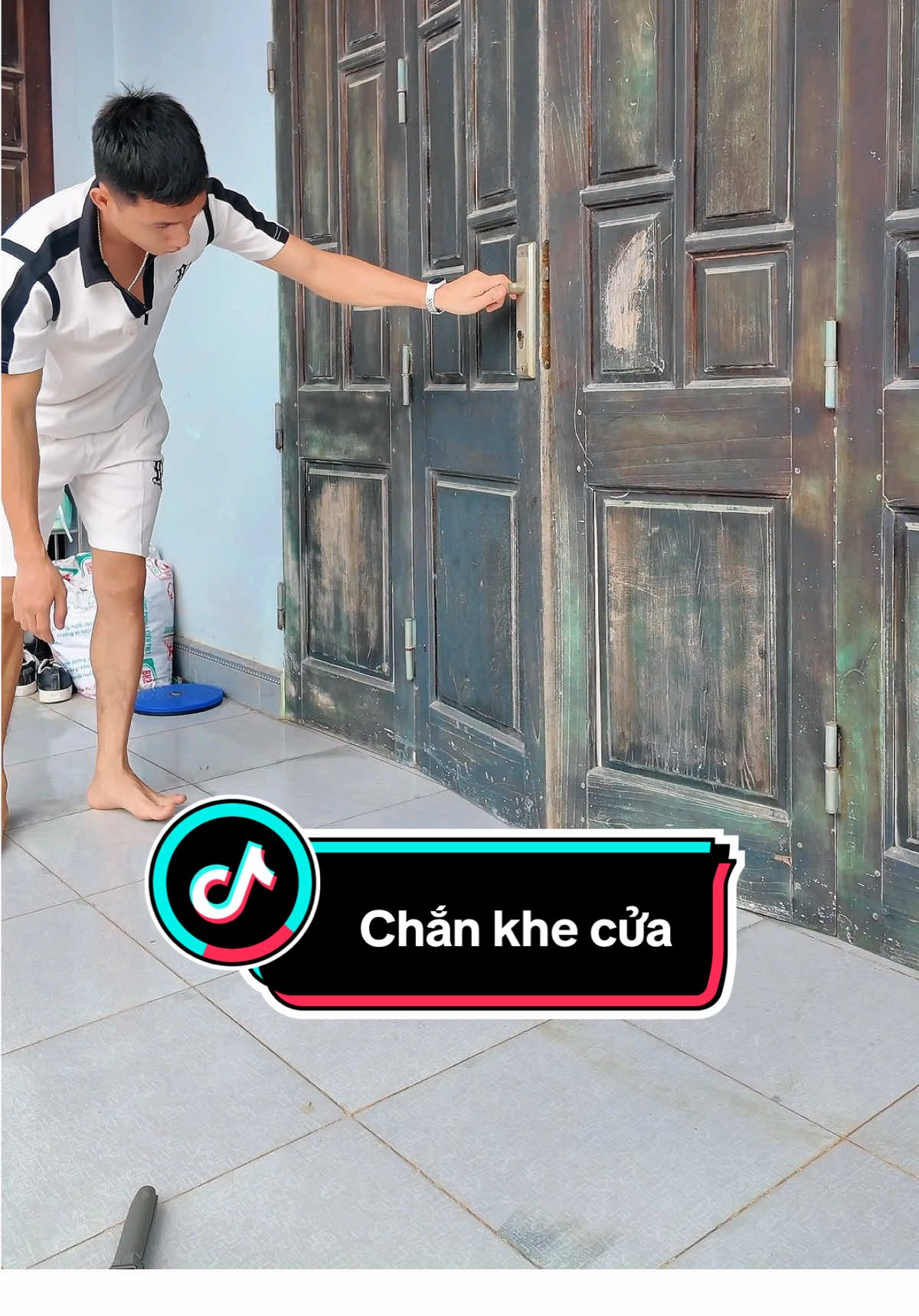 Dán cửa nhà tắm, nhà vệ sinh rất hợp lý #Khanghatay #chankhecua #miengchankhecua 