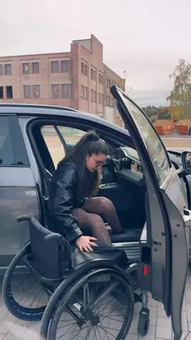 💥 Für den perfekten Rollstuhl ist kein Weg zu weit! 💥 Gestern hatten wir wieder Besuch aus Bielefeld in unserer neuen Filiale in Mannheim! 🏙️ Gemeinsam mit Fatemeh haben wir die Rollstuhlanpassung durchgeführt – alles wurde vermessen, getestet und auf ihre Bedürfnisse abgestimmt, damit der neue Rollstuhl am Ende wirklich perfekt passt. 🦽✨ Sobald die Genehmigung vorliegt und der Rollstuhl geliefert ist, kommt sie wieder – und dann folgt die finale Übergabe! 💙 Manchmal dauert der Weg zum perfekten Ergebnis etwas länger, aber es lohnt sich immer. 🙌 👉 Wenn auch du den richtigen Rollstuhl suchst: Komm vorbei – wir nehmen uns Zeit für dich! #Rollstuhl #Barrierefreiheit #Mobilität #wirsindx #hilfsmittel 