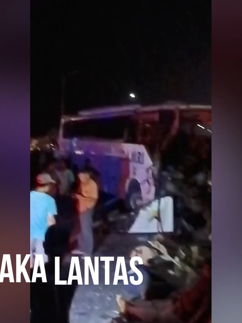 PERISTIWA LAKA LANTAS TKP JEMBATAN SURAMADU #polriuntukmasyarakat #humaspolri #humaspolresbangkalan #KapolresBangkalan #PolresBangkalan #PolriPeduli