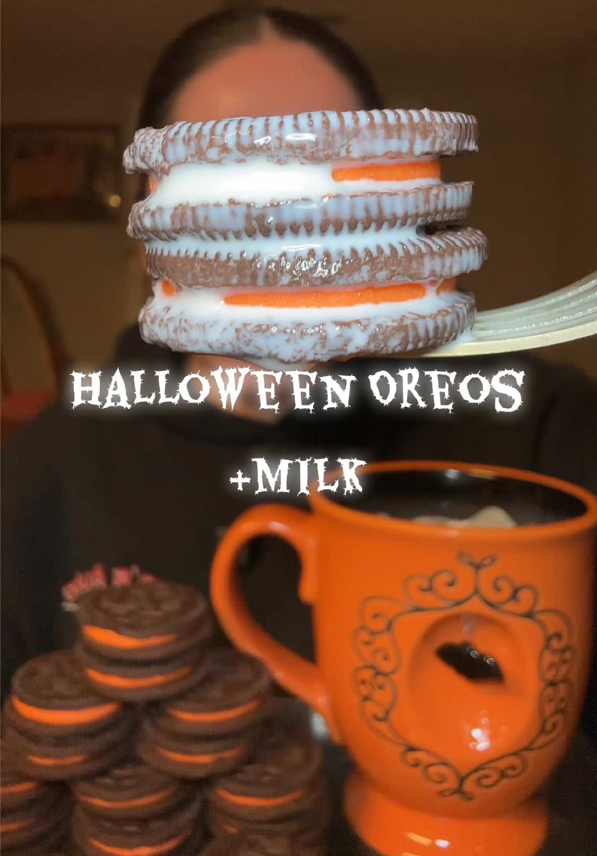 HALLOWEEN OREOS + MILK 🎃👻NO TALKING MUKBANG #oreo#cookiesandmilk#halloweensnacks#mukbangeatingshow#cravings 