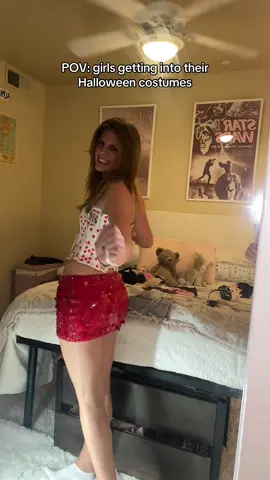 You should of seen zoe lacing lily in… @lil #asu #halloween #joker #queenofhearts  #whitechicks 