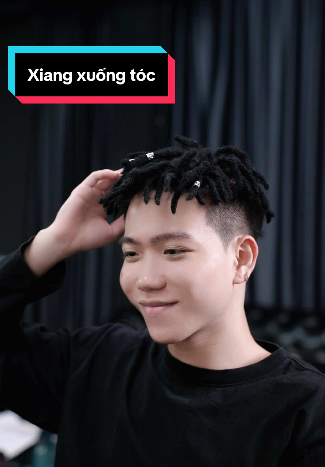 Boy Phố 8h Chicago Xiang xuống tóc 😂😂 Cắt tóc nhận Iphone vẫn đang hot hòn họt, ae tranh thủ ghé nhé #tocnamdepphongbvb #phongbvb #vuaquatang2025 #xuhuong #xiang @Xiang 