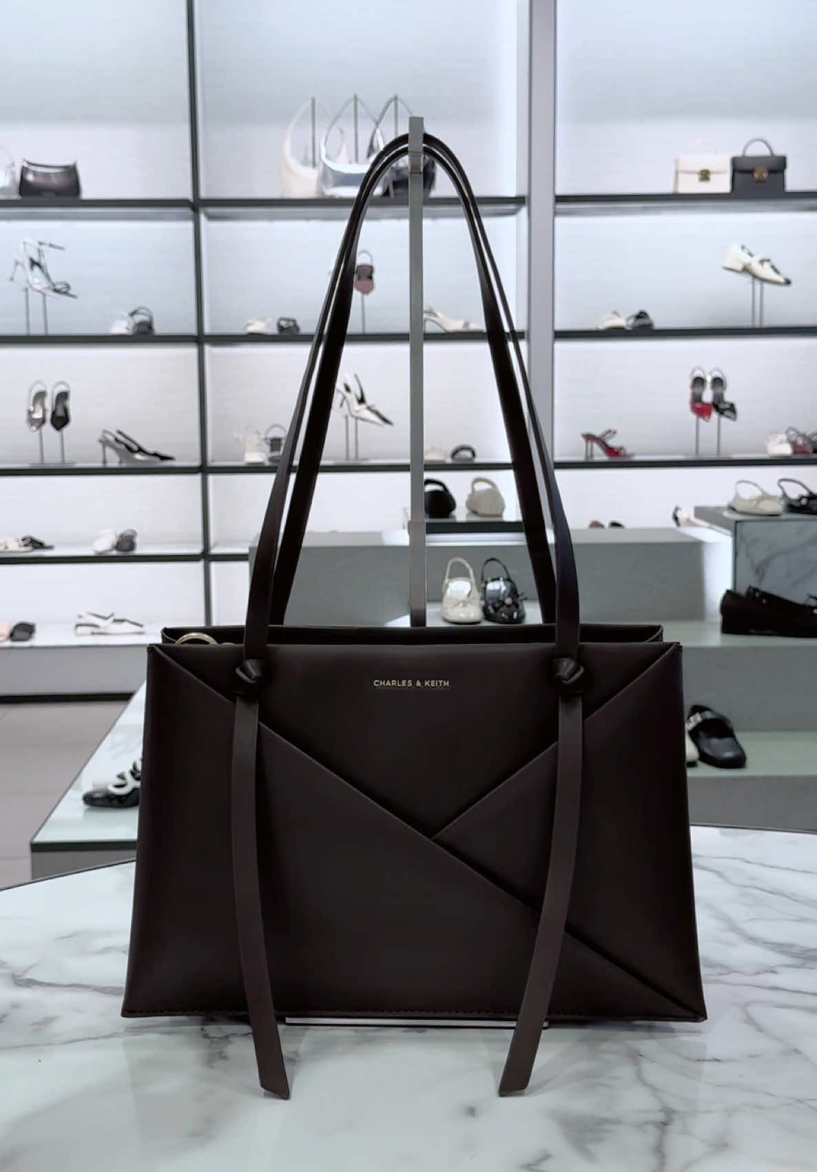 Túi thiết kế đeo vai đeo chéo nhà CNK để vừa ipad 11inch nha 😍😍 #tui #tuixach #video #tuideovai #hottrend 