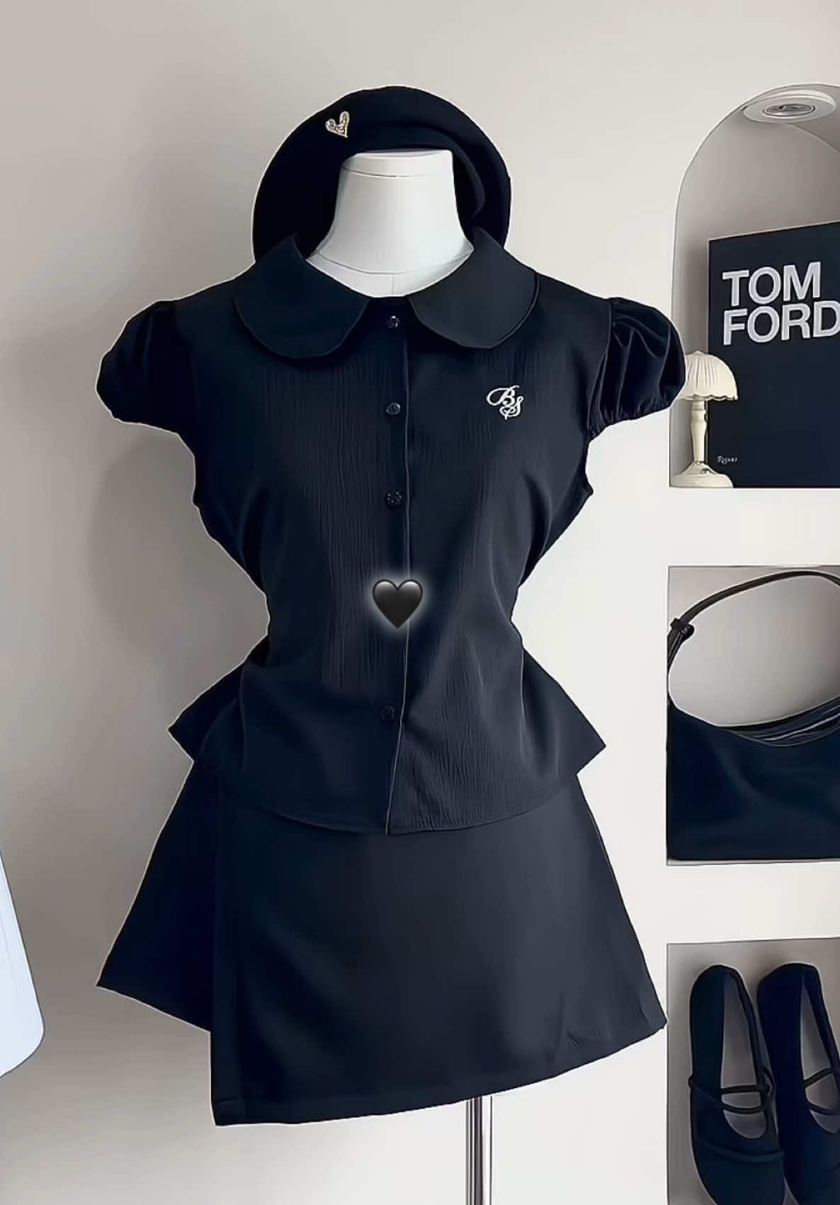 🖤 #เสื้อสีดำ 