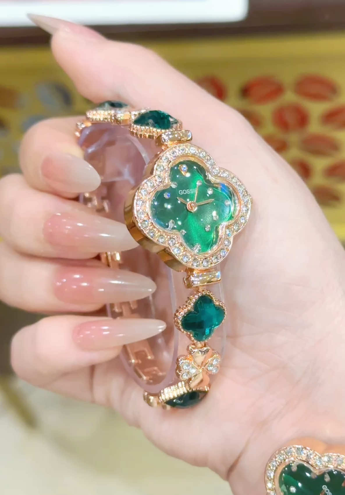 Cỏ nơ 4 lá xanh ngọc đẹp sang trọng . Thiết kế lấy cảm hứng từ cỏ 4 lá mang lại vẻ đẹp nổi bật #donghodep #hani #trendingtiktok #xuhuong #xuhuongtiktok 