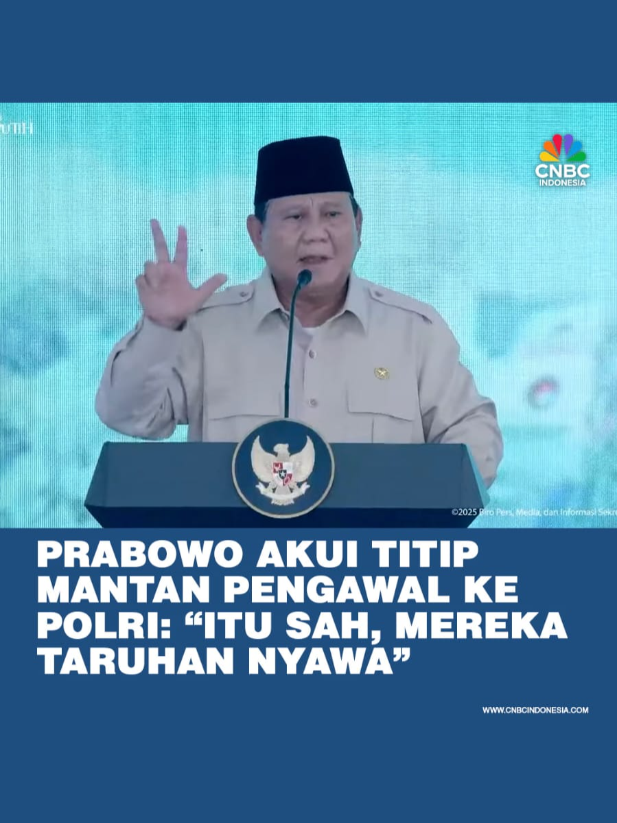 Presiden Prabowo Subianto mengaku tidak melakukan cawe-cawe terhadap institusi kepolisian dengan cara menitipkan pejabat. Pengakuan itu disampaikan Prabowo saat menghadiri pemusnahan barang bukti narkoba seberat 214,82 ton senilai Rp 29,37 triliun yang diamankan Kepolisian RI selama periode satu tahun pemerintahan Prabowo-Gibran di Markas Besar Polri di Jakarta Selatan, Rabu (29/10/2025). Mulanya, Prabowo mengatakan telah menitipkan tiga tugas utama kepada Kapolri Jenderal Listyo Sigit Prabowo, yaitu pemberantasan narkoba, penyelundupan, dan judi daring. Kemudian dia juga bercerita bahwa dari awal pemerintahan tidak pernah menitipkan nama untuk menjadi pejabat di Polri. Namun, dia memang mengakui sempat menyampaikan pesan dari mantan polisi yang sempat mengawalnya, untuk memasukkan beberapa calon polisi masuk Sekolah Calon Bintara (Secaba) karena telah mempertaruhkan nyawanya.