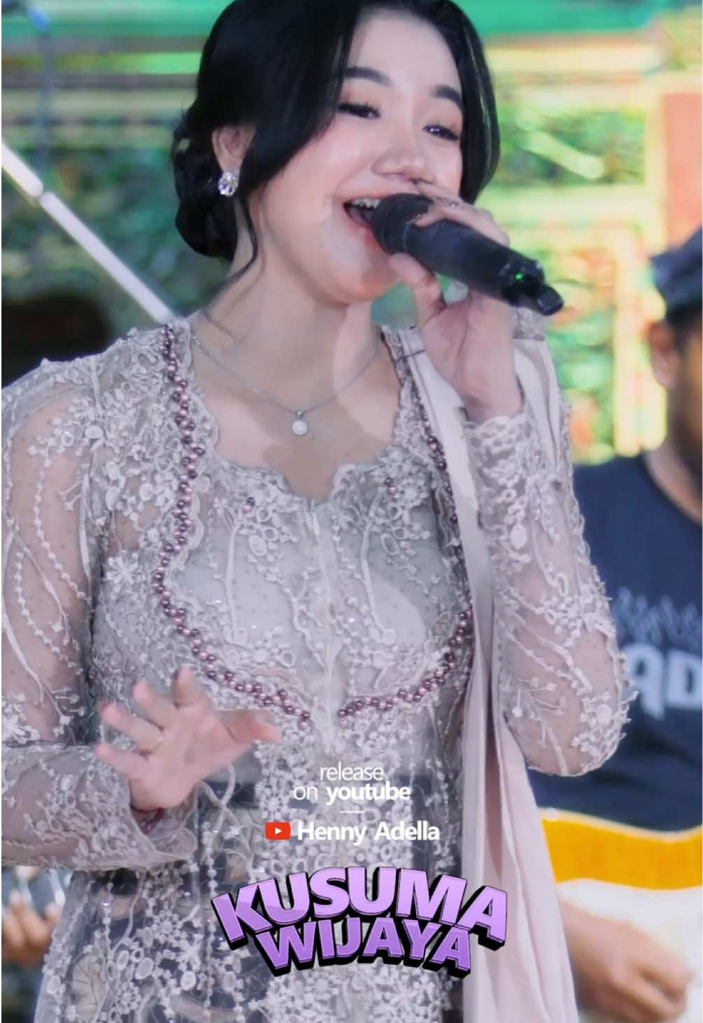 NEW RELEASE ‼️ Kembang, Kembang... Kusumaning ratri mung sawiji Kinanthi mematri sajroning ati kang suci Lintang-lintang panjer ana antariksa Amimbuhi ayu sang rina Kusuma Wijaya Title : Kusuma Wijaya Singer : Cantika Nuswantoro Adella Music : Om Adella  @cantika_nuswantoro  Tayang Di Youtube Channel  : HENNY ADELLA #omadella #omadellaterbaru #fyp #dangdutkoplo #cantikanuswantoroadella 