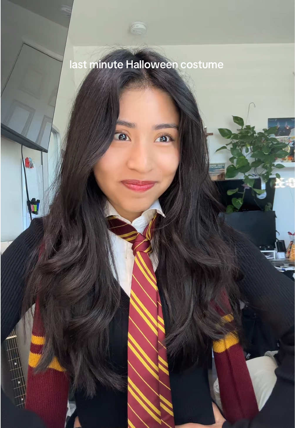 A collar and some accessories really sells it 🙂‍↕️ #halloweencostume #costume #ideas #girl #cute 