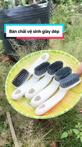 Bàn chải chà giày dép #giadungtienich #metinbanhang #giadungthongminh #banchai #banchaigiaydep 