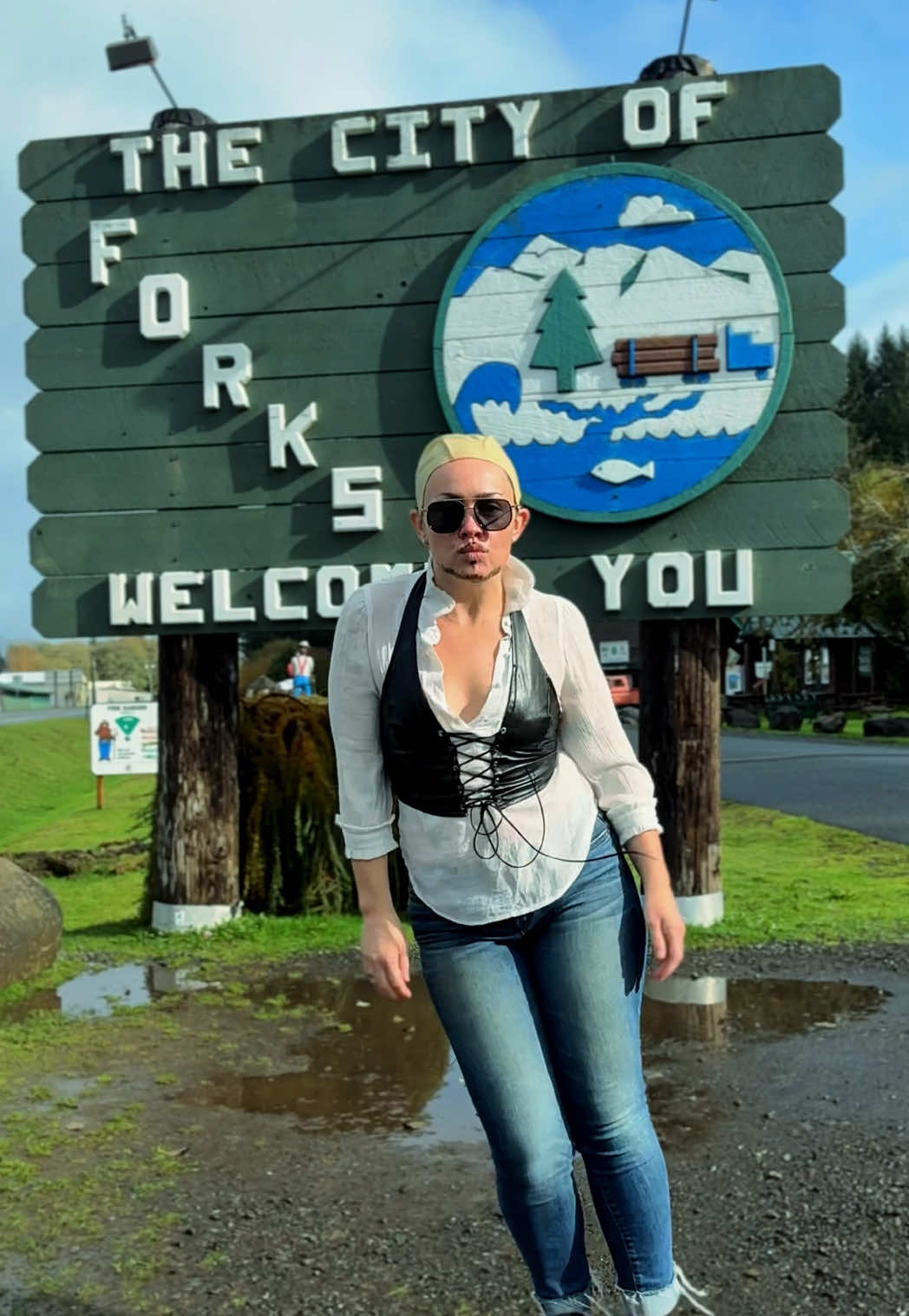 Mr. Worldwide in Forks 😌🧛🍎